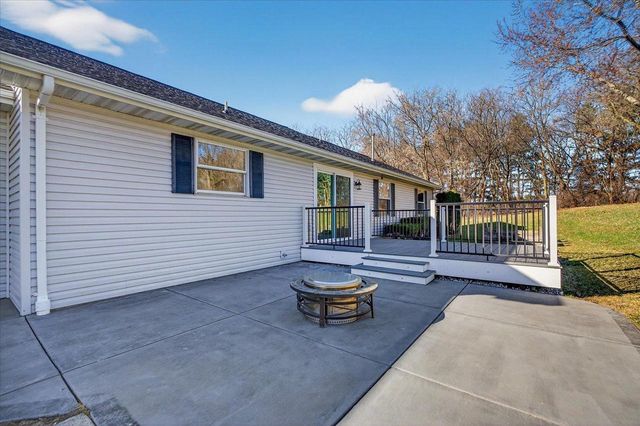 690 French Court, Oregon, WI 53575