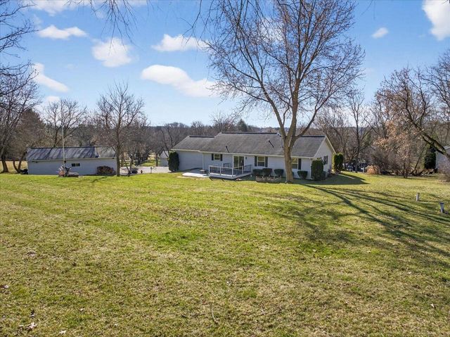 690 French Court, Oregon, WI 53575