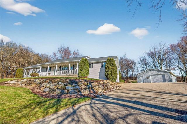 690 French Court, Oregon, WI 53575