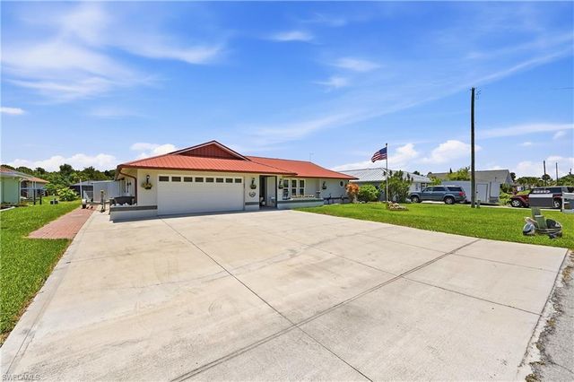7219 Reymoor DR, North Fort Myers, FL 33917