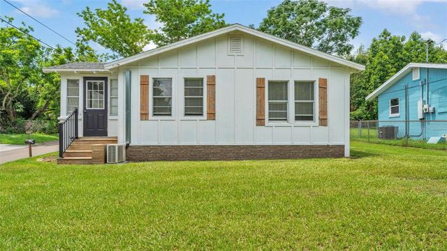 301 WEAVER AVENUE, Lake Wales, FL 33853