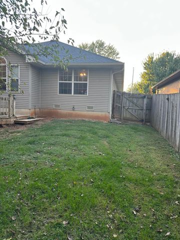 2616 South Jonathan Avenue, Springfield, MO 65807