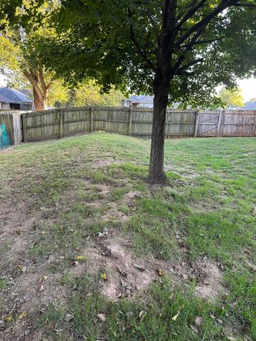 2616 South Jonathan Avenue, Springfield, MO 65807