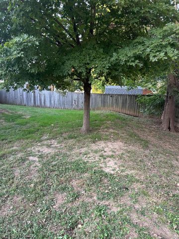 2616 South Jonathan Avenue, Springfield, MO 65807