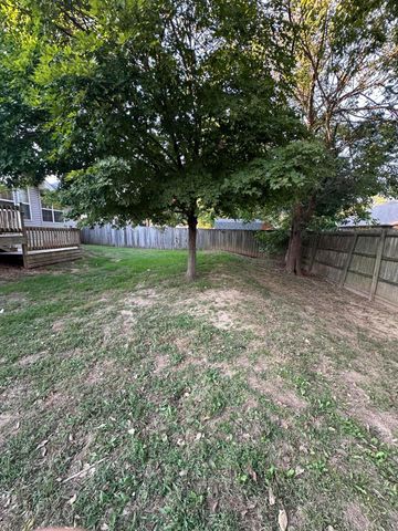 2616 South Jonathan Avenue, Springfield, MO 65807