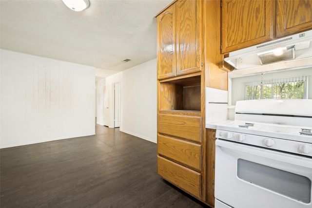 712 Chisholm Trail, Denton, TX 76209