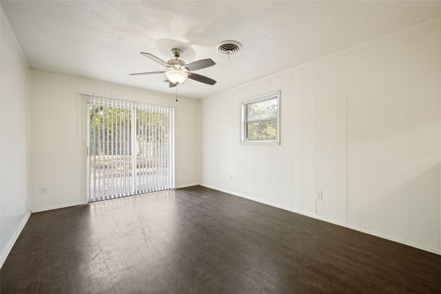 712 Chisholm Trail, Denton, TX 76209