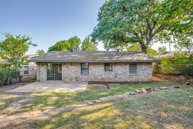712 Chisholm Trail, Denton, TX 76209