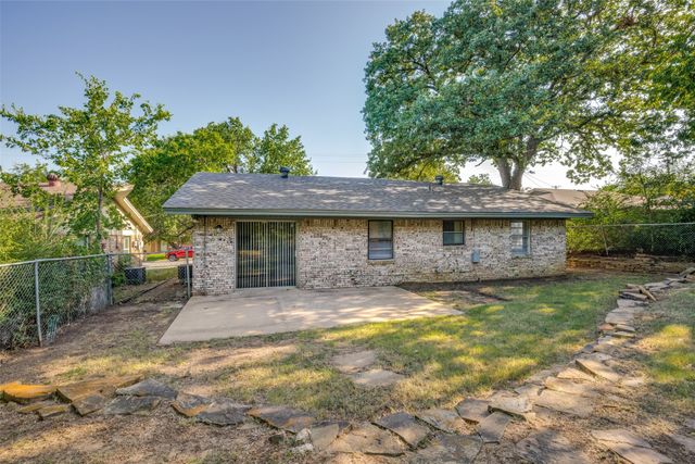 712 Chisholm Trail, Denton, TX 76209