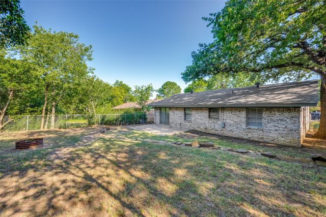 712 Chisholm Trail, Denton, TX 76209