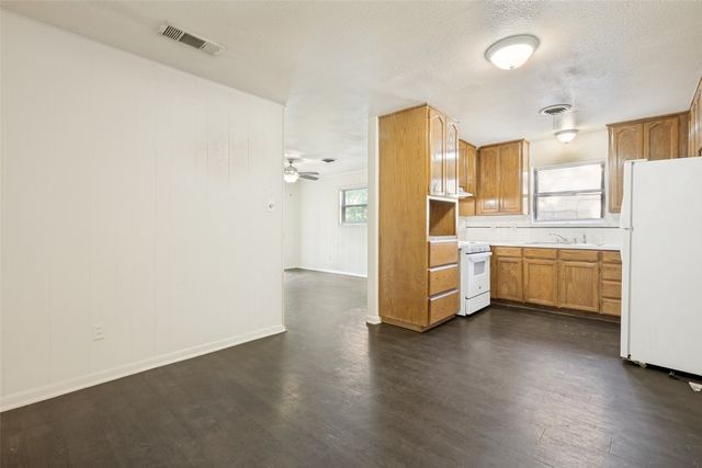 712 Chisholm Trail, Denton, TX 76209