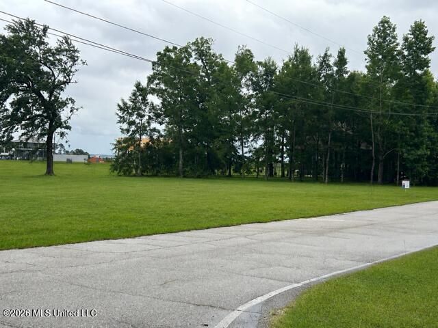 Iki Place, Diamondhead, MS 39525