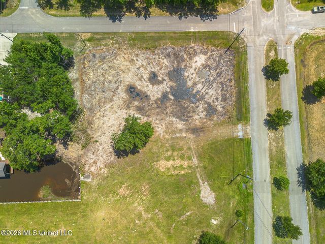 Iki Place, Diamondhead, MS 39525