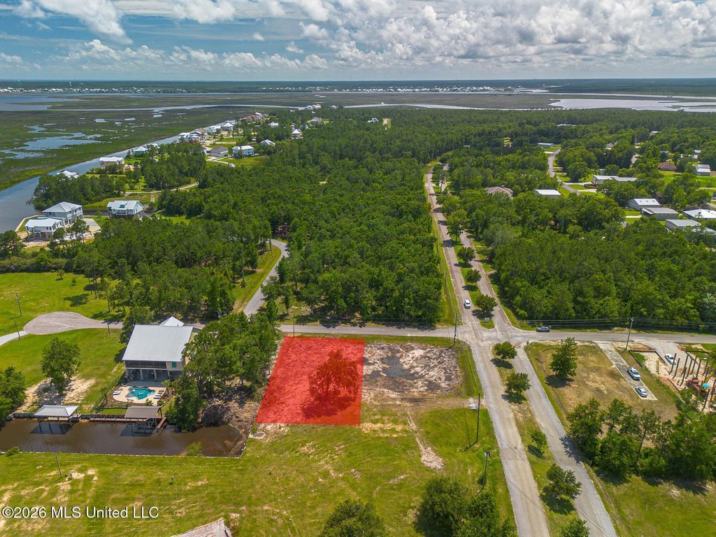 Iki Place, Diamondhead, MS 39525