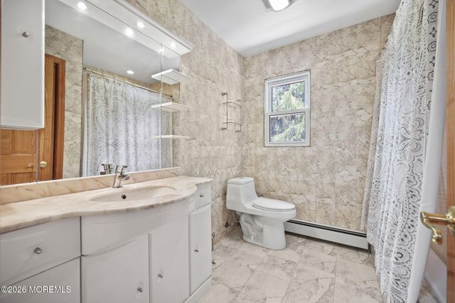 2 Micki Terrace, Manalapan, NJ 07726