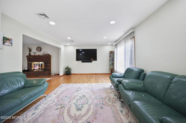 2 Micki Terrace, Manalapan, NJ 07726