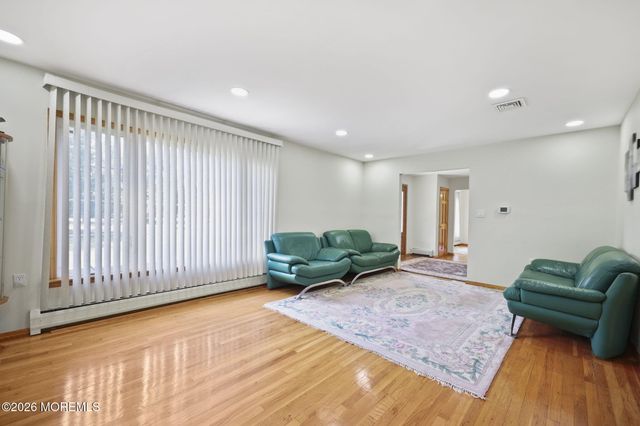 2 Micki Terrace, Manalapan, NJ 07726