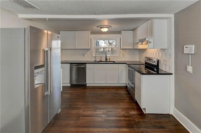 4859 NW Waukomis Drive, Northmoor, MO 64151