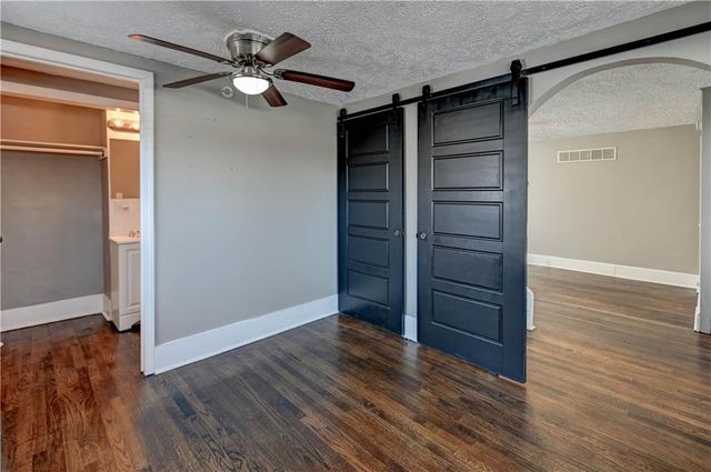 4859 NW Waukomis Drive, Northmoor, MO 64151