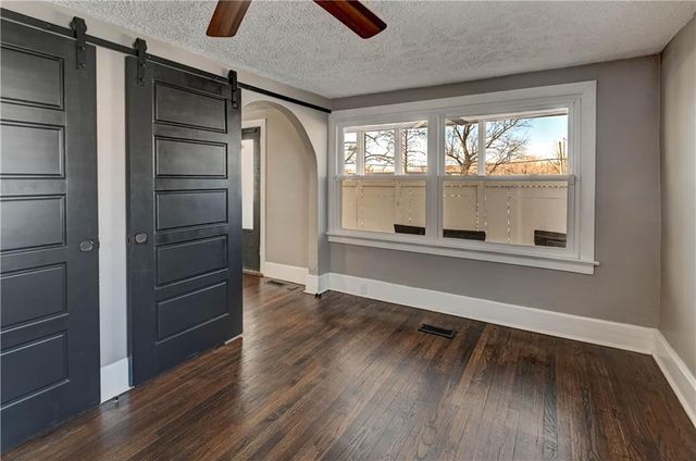 4859 NW Waukomis Drive, Northmoor, MO 64151