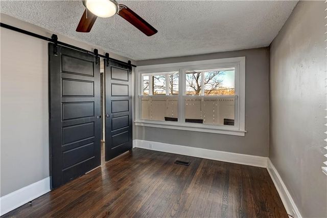 4859 NW Waukomis Drive, Northmoor, MO 64151