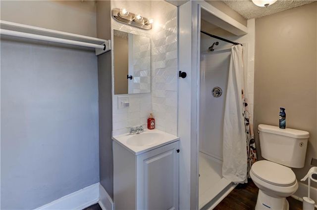 4859 NW Waukomis Drive, Northmoor, MO 64151