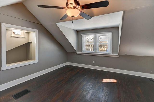 4859 NW Waukomis Drive, Northmoor, MO 64151