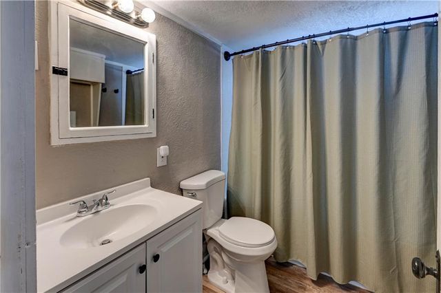 4859 NW Waukomis Drive, Northmoor, MO 64151