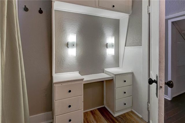 4859 NW Waukomis Drive, Northmoor, MO 64151