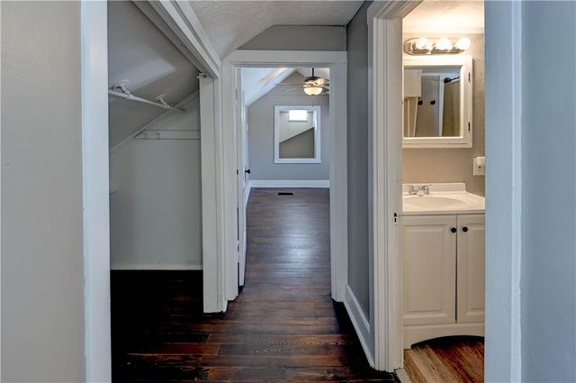 4859 NW Waukomis Drive, Northmoor, MO 64151