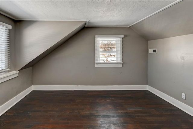 4859 NW Waukomis Drive, Northmoor, MO 64151