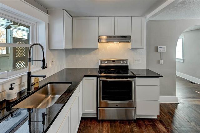 4859 NW Waukomis Drive, Northmoor, MO 64151