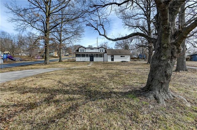 4859 NW Waukomis Drive, Northmoor, MO 64151