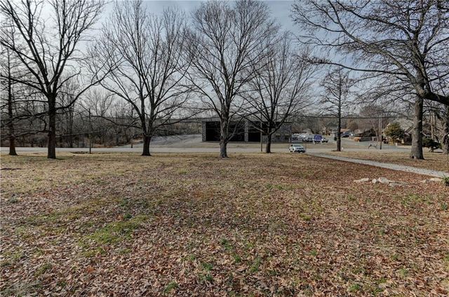 4859 NW Waukomis Drive, Northmoor, MO 64151