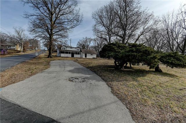 4859 NW Waukomis Drive, Northmoor, MO 64151