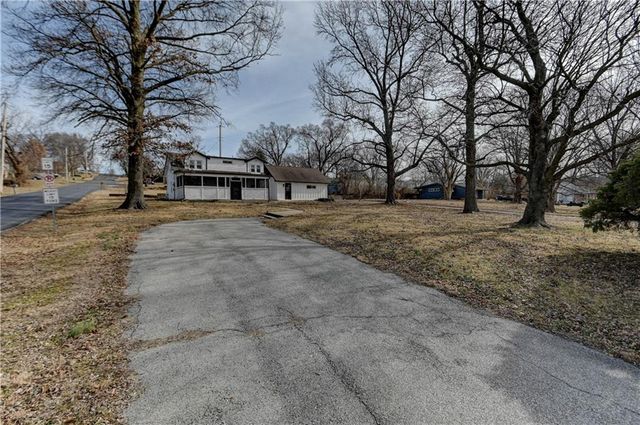 4859 NW Waukomis Drive, Northmoor, MO 64151
