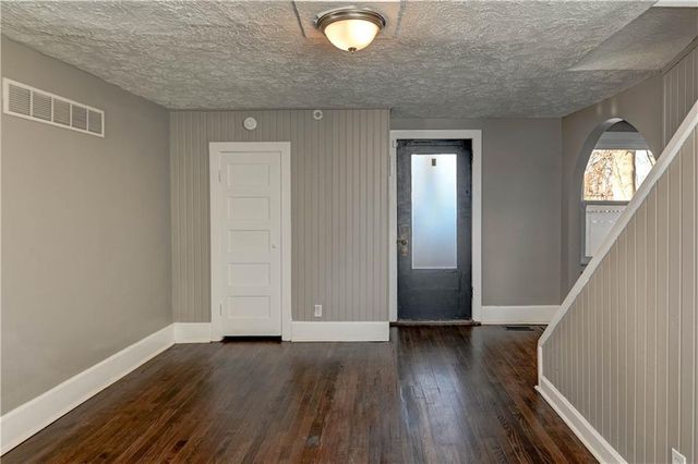 4859 NW Waukomis Drive, Northmoor, MO 64151