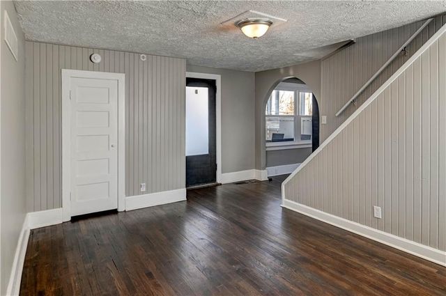 4859 NW Waukomis Drive, Northmoor, MO 64151