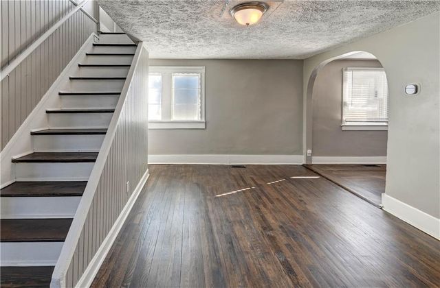 4859 NW Waukomis Drive, Northmoor, MO 64151