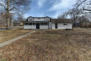 4859 NW Waukomis Drive, Northmoor, MO 64151