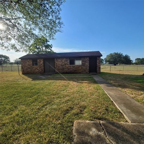 506 Kahn Street, Hallettsville, TX 77964