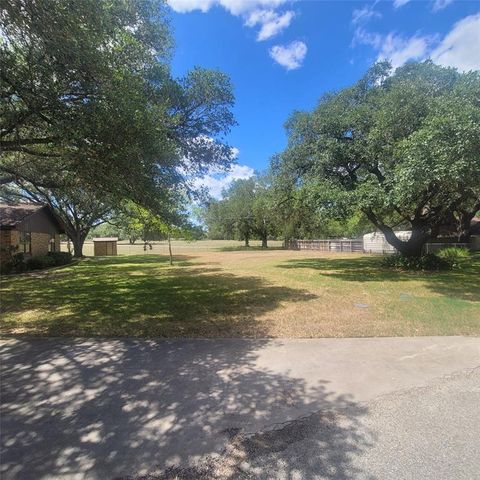 506 Kahn Street, Hallettsville, TX 77964