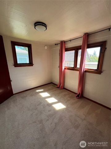 2219 Rockefeller Ave, Everett, WA 98201