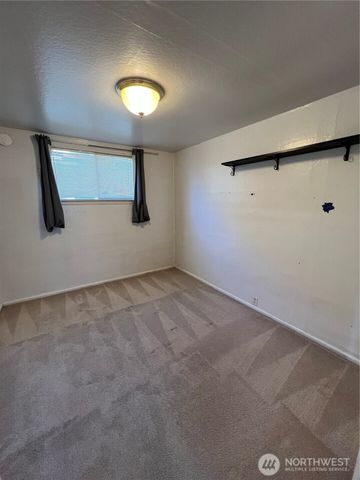 2219 Rockefeller Ave, Everett, WA 98201