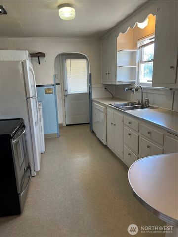 2219 Rockefeller Ave, Everett, WA 98201