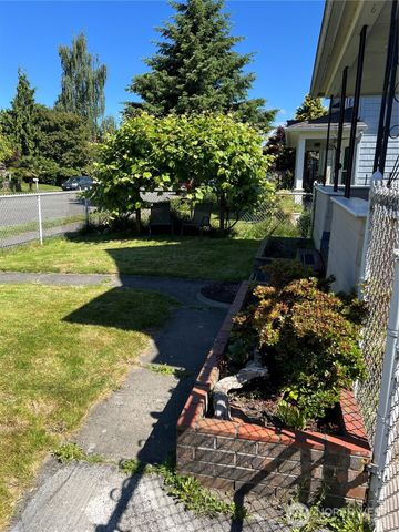 2219 Rockefeller Ave, Everett, WA 98201
