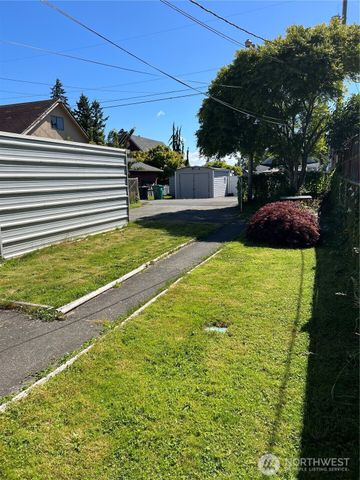 2219 Rockefeller Ave, Everett, WA 98201