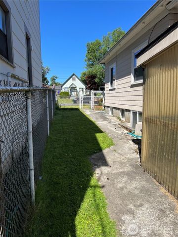 2219 Rockefeller Ave, Everett, WA 98201