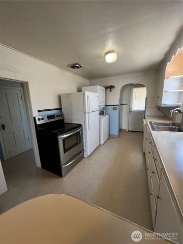 2219 Rockefeller Ave, Everett, WA 98201