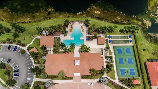 1588 Vizcaya LN, Naples, FL 34113
